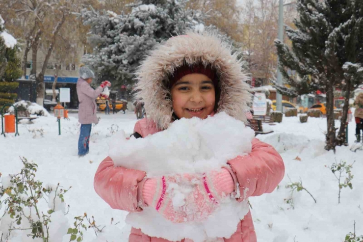 Malatya’da Vatandaşın Kar Sevinci