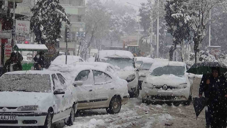 Şanlıurfa’da Halaylı Kar Sevinci