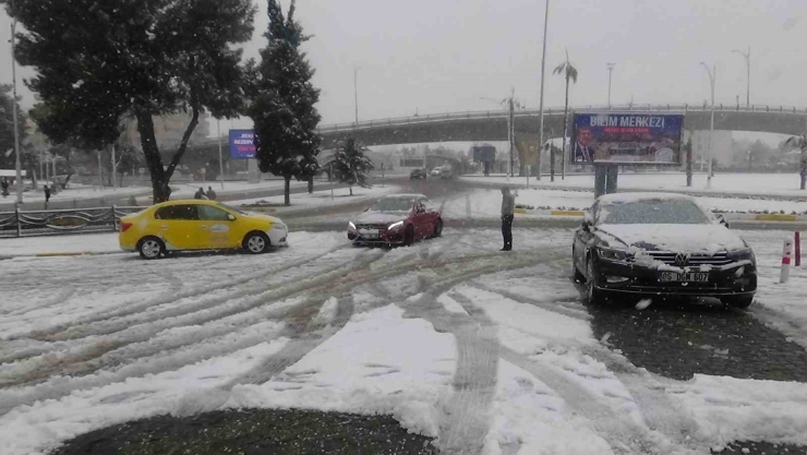 Şanlıurfa’da Halaylı Kar Sevinci