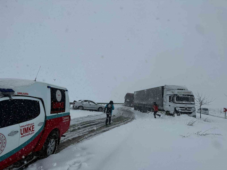 Hastalara Paletli Ambulanslarla Müdahale Ediliyor