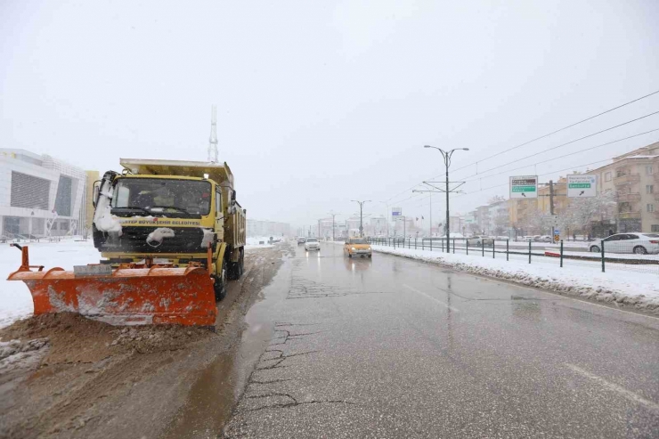 Gaziantep’te Kar Yağışı Etkisini Sürdürüyor