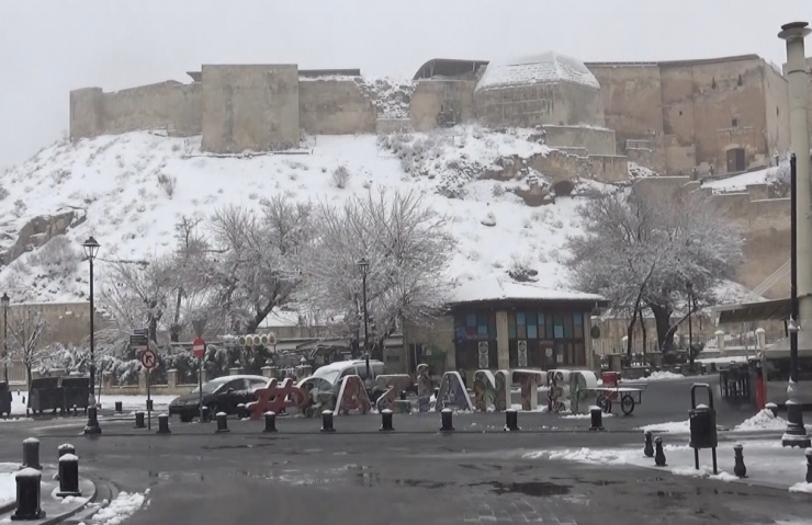 Gaziantep’te Kar Yağışı Etkisini Sürdürüyor