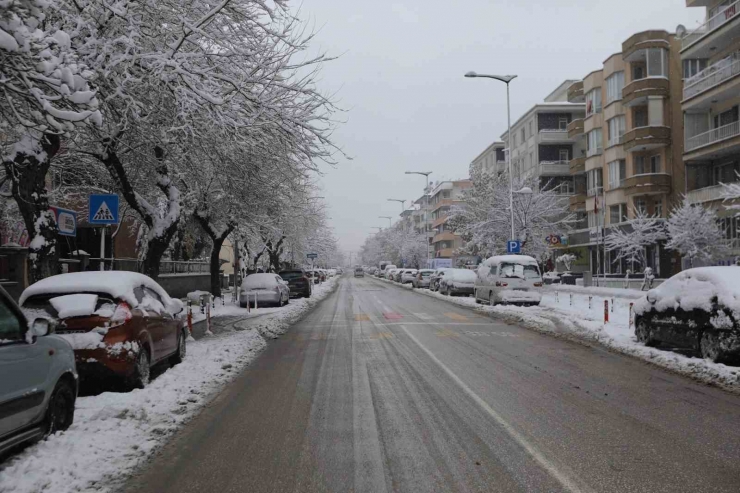 Gaziantep’te Kar Yağışı Etkisini Sürdürüyor