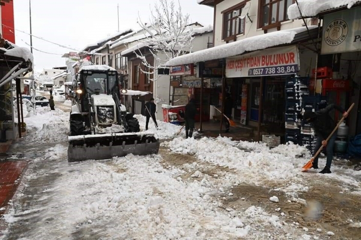 Pütürge’de 7/24 Kar Nöbeti