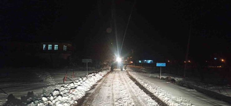 Şanlıurfa’da Karla Mücadele Gece Boyu Devam Etti