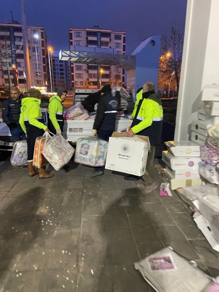 Bağlar Belediyesinden Vatandaşlara Barınma, Yemek Ve Battaniye Desteği