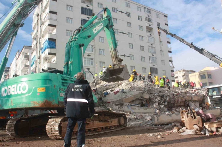 İhsami Apartmanı’ndan 27 Yaralı, 19 Cansız Beden Çıkartıldı