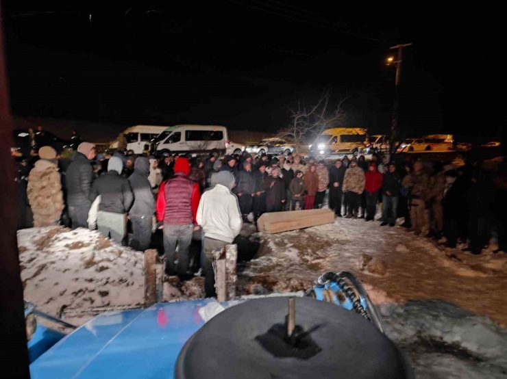 Antakya’da Depreme Yakalanan Karı Koca, Diyarbakır’da Toprağa Verildi