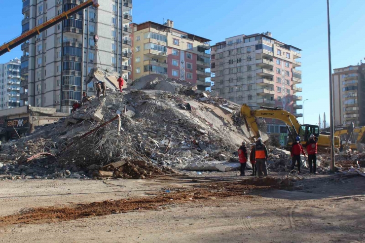 Emre Apartmanında 72 Saat Sonra Umutlar Yeniden Yeşerdi