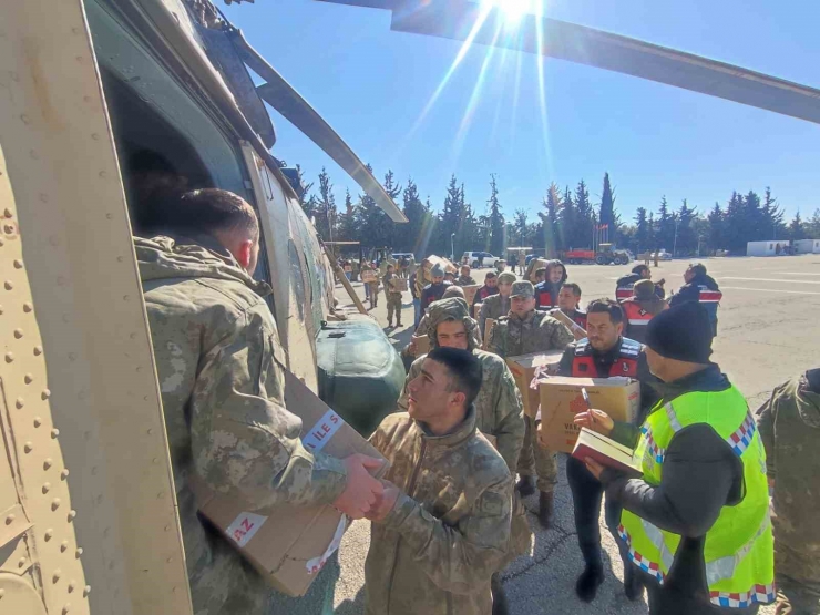 Depremden Etkilenen Köylere Helikopter İle Yardım Ulaştırıldı