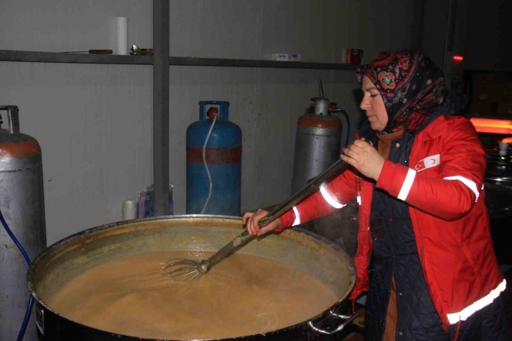 Malatya’da Günlük 50 Bin Depremzedeye Sıcak Yemek