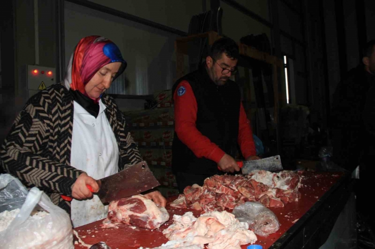 Malatya’da Günlük 50 Bin Depremzedeye Sıcak Yemek