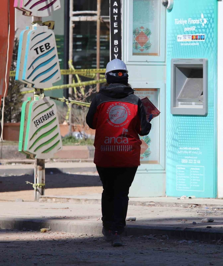 Enkazlarda Ekiplerin Kıymetli Eşya Hassasiyeti