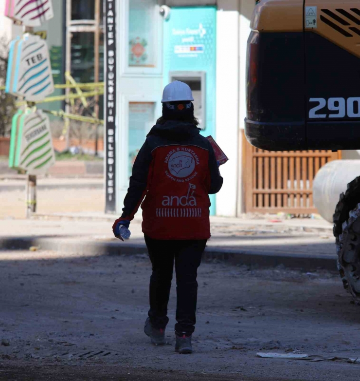 Enkazlarda Ekiplerin Kıymetli Eşya Hassasiyeti