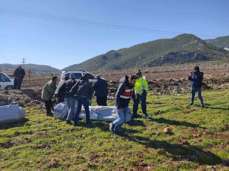 Mehmetçik 532 Köye Helikopter İle Yardım Malzemesi Ulaştırıldı