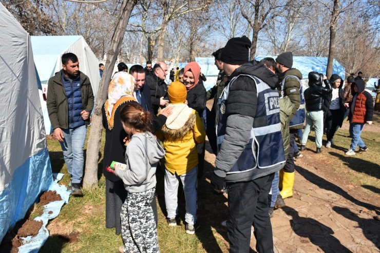 Bağlar’da Depremin Yaraları Sarılıyor