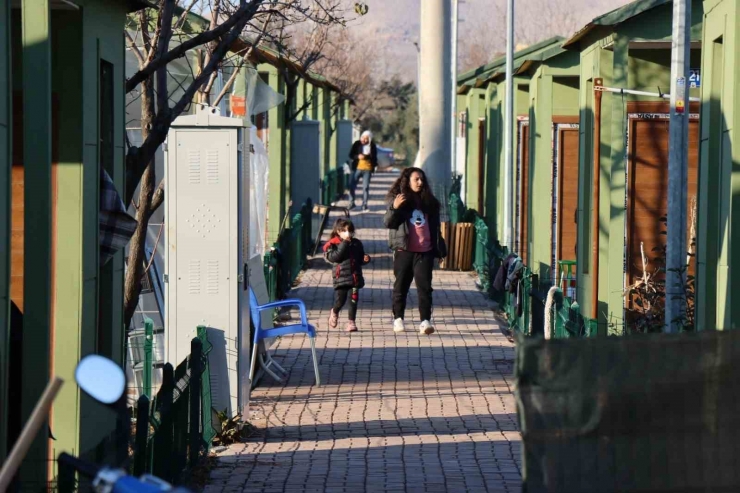 Tenis Dünyası Ve Hobi Bahçeleri Depremzedelerin Umudu Oldu