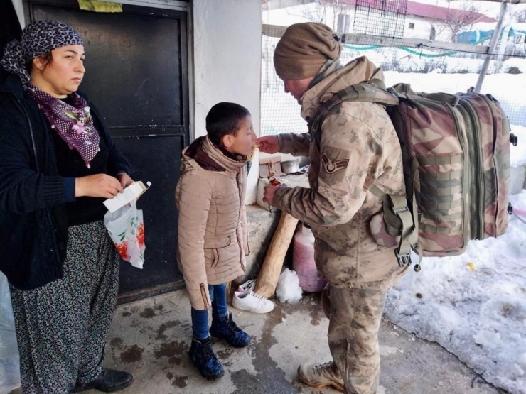 Van Jandarması 55 Kişiyi Enkazdan Sağ Kurtardı