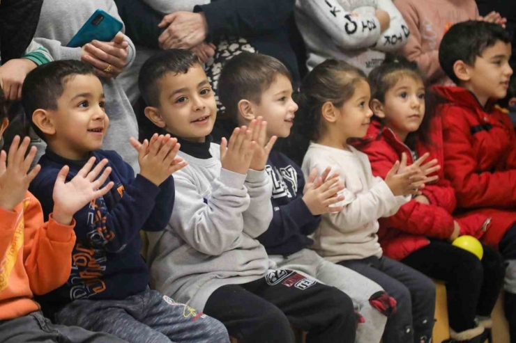 Depremzede Çocuklar Büyükşehir’le Güldü