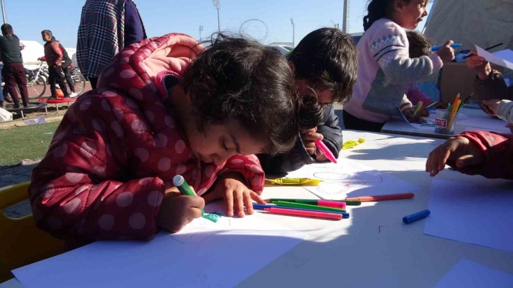Milli Eğitim Bakanlığı Depremzede Çocuklara Psikososyal Destek Veriyor