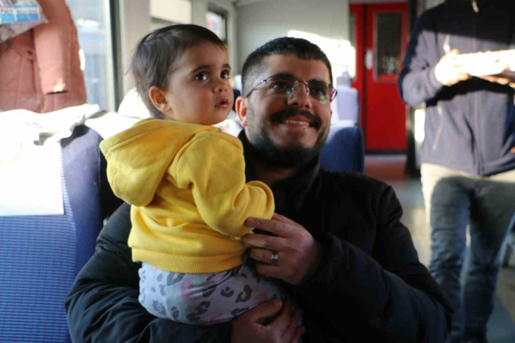 Diyarbakır Tren Garı Depremzedelere ’ev’ Oldu