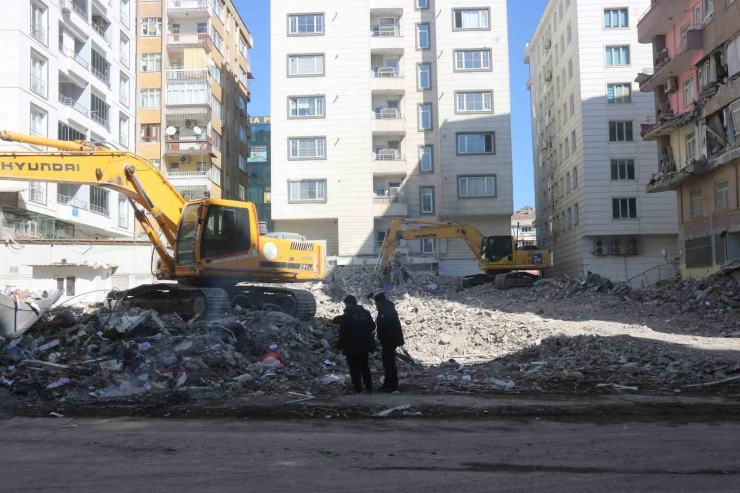 Diyarbakır’da 7 Enkaz Alanından 5’incisi Tamamlandı