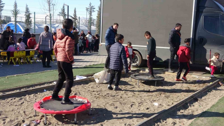 Milli Eğitim Bakanlığı Depremzede Çocuklara Psikososyal Destek Veriyor