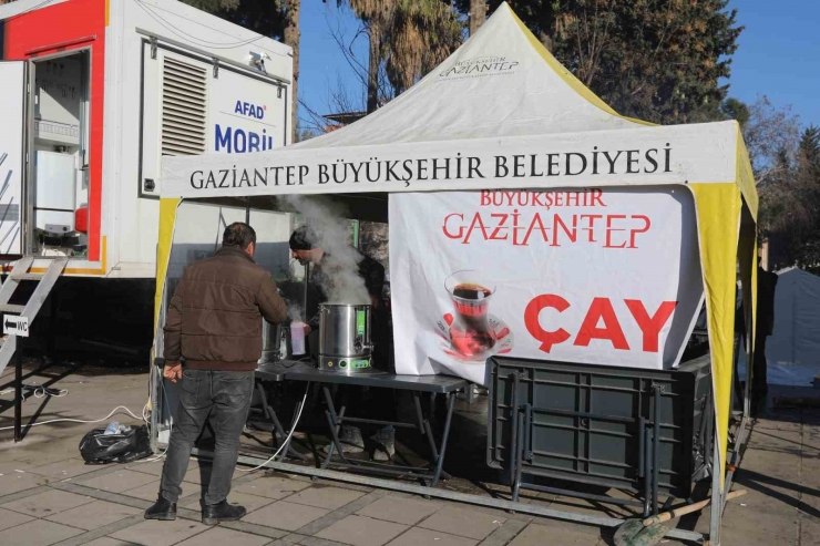 Büyükşehir Depremin Yaralarını Sarmak İçin Yoğun Çaba Harcıyor