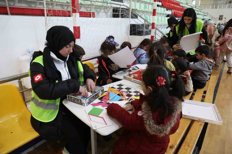 Depremden Etkilenen Çocuklara Spor Ve Oyun Terapisi