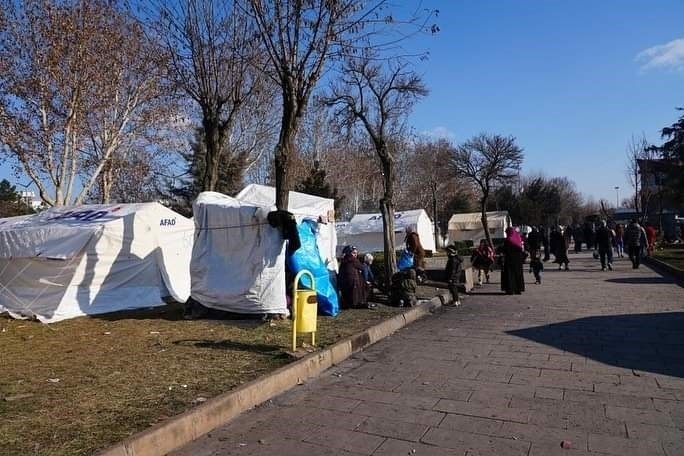 Bağlar Belediyesinden 25 Bin Deprem Mağduruna Barınma, Yemek Ve Sosyal Destek