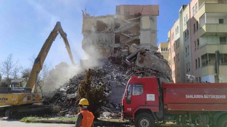 Şanlıurfa’da Ağır Hasarlı Binalar Tek Tek Yıkılıyor