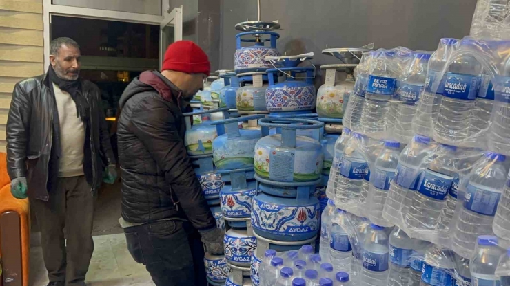 Siverekli Stk’lardan Depremzedelere Örnek Davranış