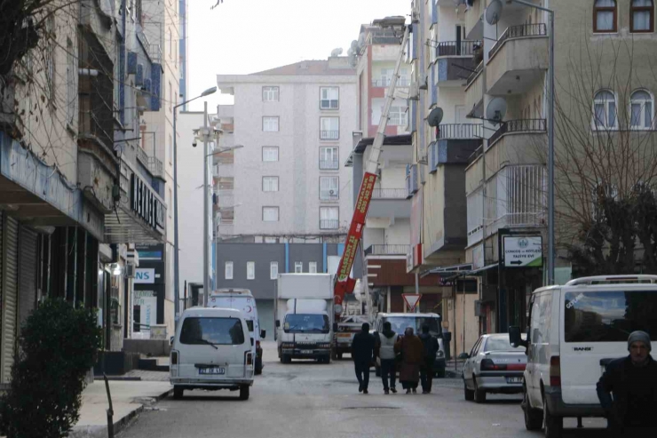 Fırsatçılar Deprem Dinlemedi Eşyalarını Kurtarmaya Çalışan Vatandaşları Hedef Aldı