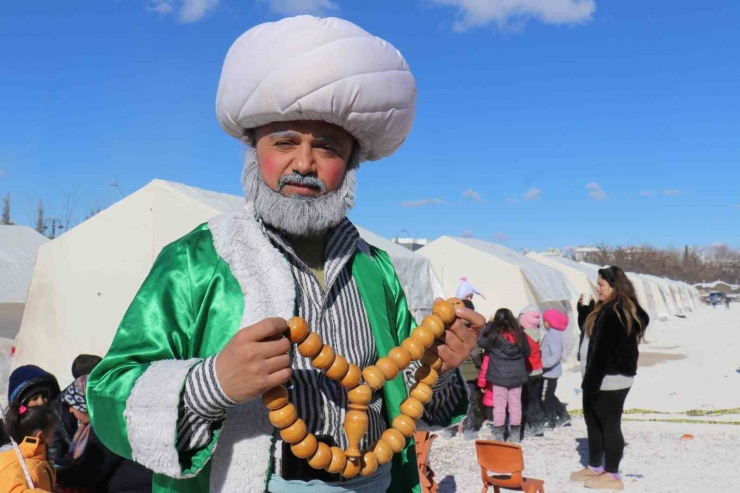 Deprem Bölgesi Malatya’da Çocuklar Nasrettin Hoca İle Eğleniyor