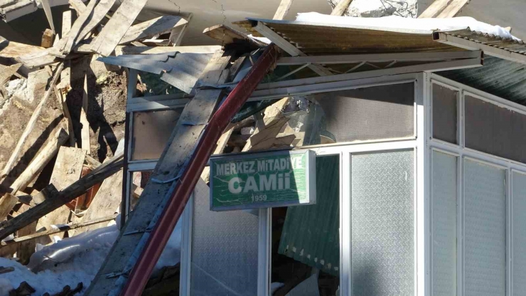 Tarihi Mitadiye Camii Depreme Dayanamadı