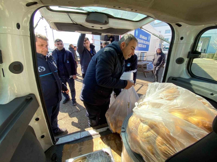 Bağlar Belediyesi Nakliyeden, Yemek Hizmetine Kadar Depremzedelerin Yanında