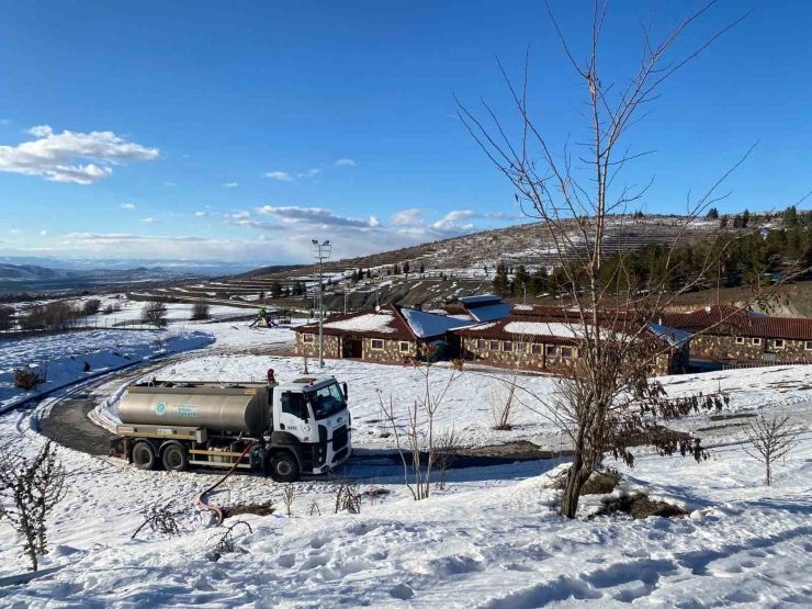 Maski Depremzedelere Temiz İçme Suyu Sağlıyor