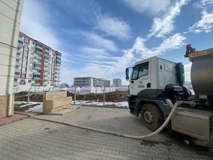 Maski Depremzedelere Temiz İçme Suyu Sağlıyor