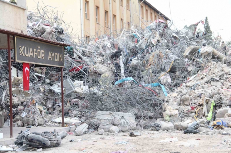 Kahramanmaraş Depreminde, Şehit Oğlunun Adının Yaşatıldığı Apartmanda Hayatını Kaybetti