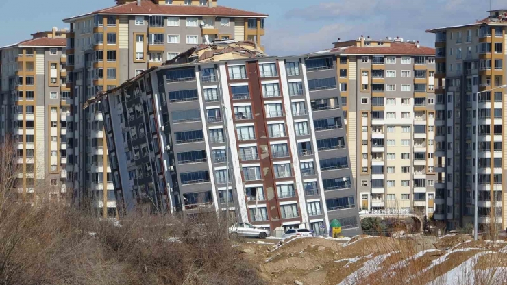 Milyonluk Yeni Daireleri Yıkılan Vatandaşlar İsyan Etti