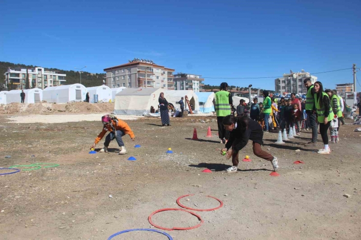 Aynı Acıyı Yaşayan Yetişkin Ve Çocuklar Sokak Oyunlarında Buluştu