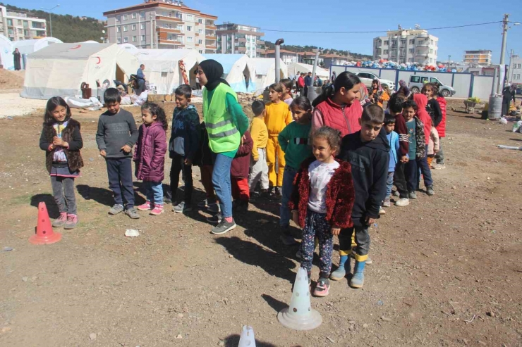 Aynı Acıyı Yaşayan Yetişkin Ve Çocuklar Sokak Oyunlarında Buluştu