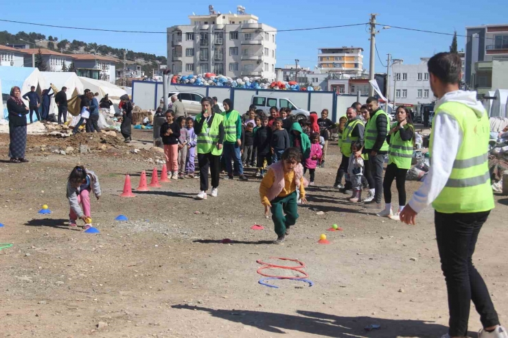 Aynı Acıyı Yaşayan Yetişkin Ve Çocuklar Sokak Oyunlarında Buluştu