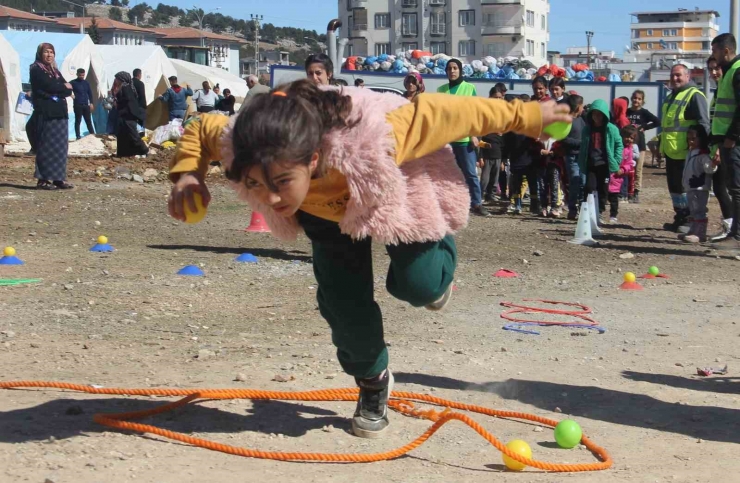 Aynı Acıyı Yaşayan Yetişkin Ve Çocuklar Sokak Oyunlarında Buluştu