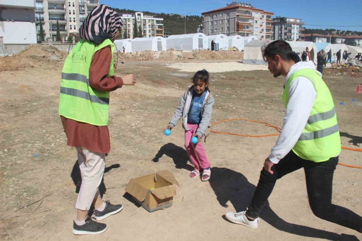 Aynı Acıyı Yaşayan Yetişkin Ve Çocuklar Sokak Oyunlarında Buluştu