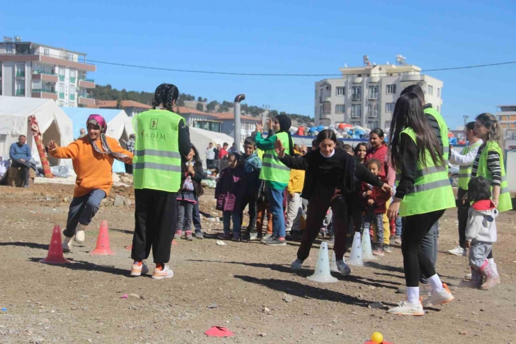 Aynı Acıyı Yaşayan Yetişkin Ve Çocuklar Sokak Oyunlarında Buluştu