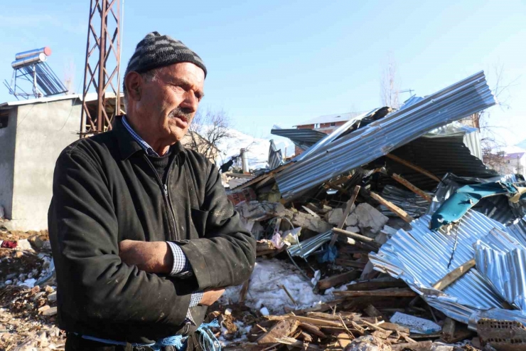 Depremde 3 Yakınını Ve Evini Kaybetti, Kurtardığı İneklerini Aşevine Bağışladı