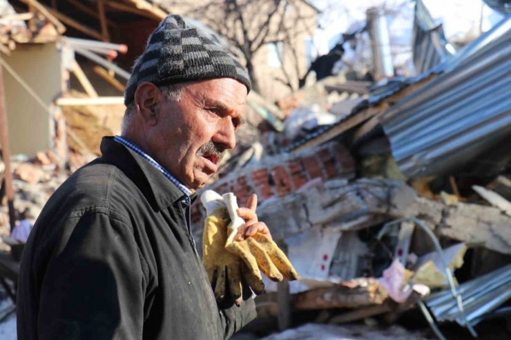 Depremde 3 Yakınını Ve Evini Kaybetti, Kurtardığı İneklerini Aşevine Bağışladı