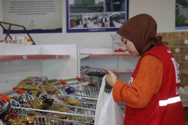 Kızılay, Malatya’da Depremzedeler İçin Sosyal Market Açtı