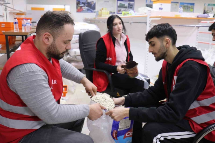 Kızılay, Malatya’da Depremzedeler İçin Sosyal Market Açtı